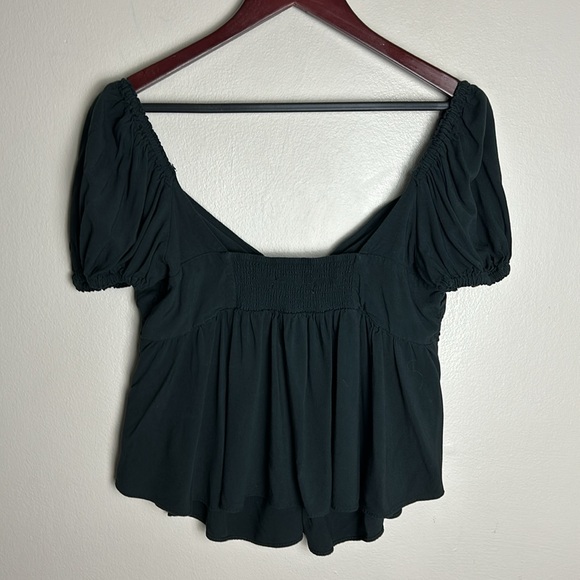 Urban Outfitters Blouse Short Puff Sleeves Sweetheart Smocked Back Peplum - Picture 2 of 6